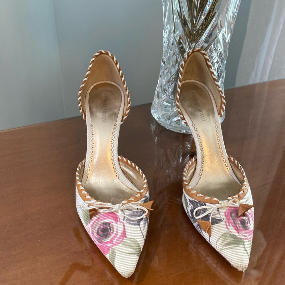 Giorgio Armani D’Orsay flowered heels pump size 37
